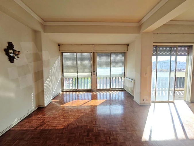 Apartamento T6 para Venda em Alvalade Foto 21