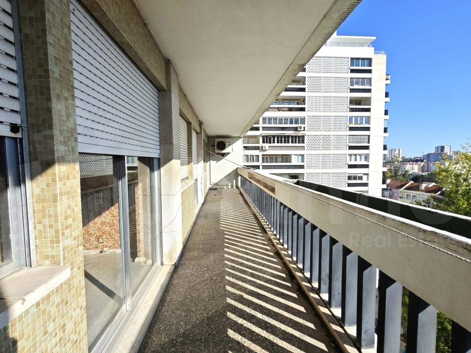 Apartamento T6 para Venda em Alvalade Foto 25