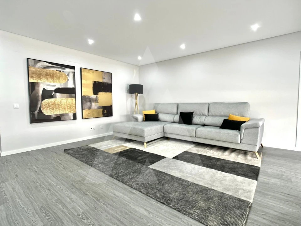 Apartamento T3 para Venda em Quelfes Foto 4