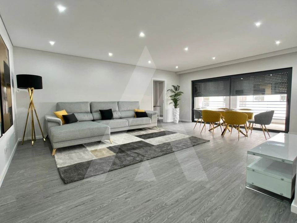Apartamento T3 para Venda em Quelfes Foto 7