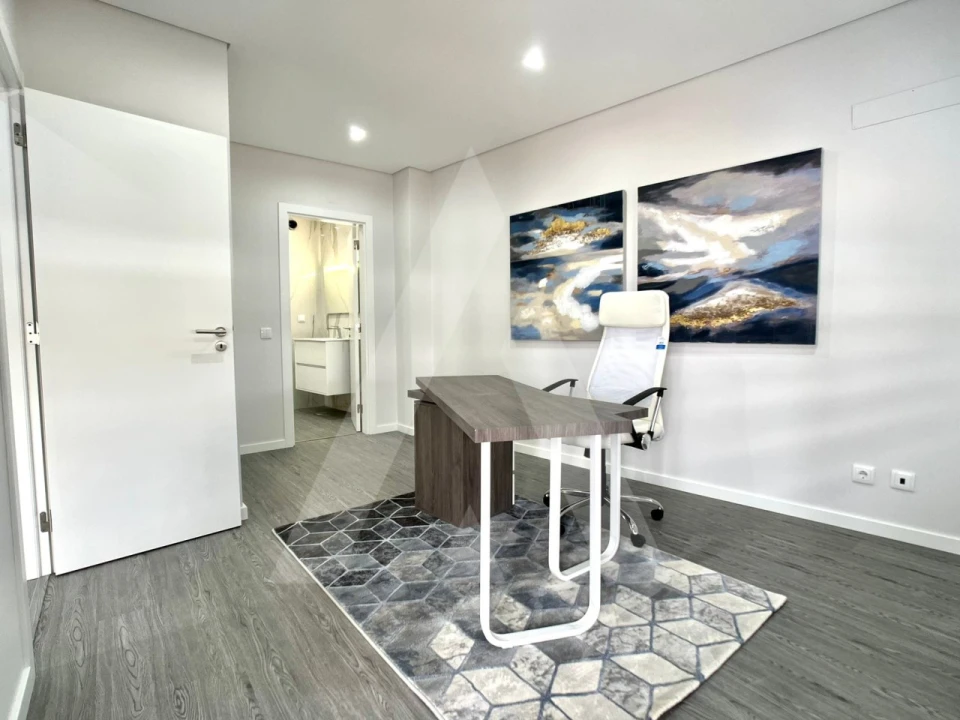 Apartamento T3 para Venda em Quelfes Foto 19