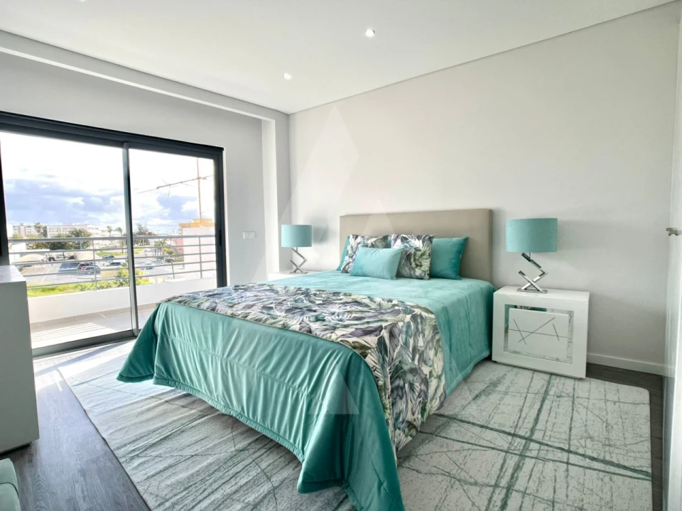 Apartamento T3 para Venda em Quelfes Foto 12