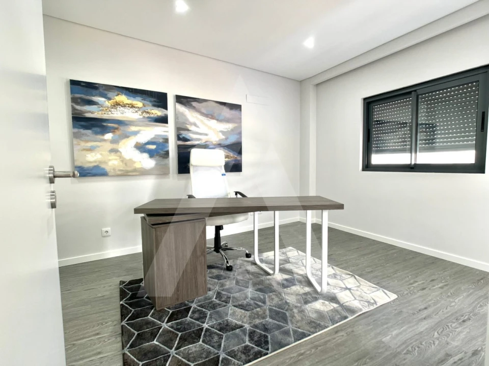 Apartamento T3 para Venda em Quelfes Foto 17