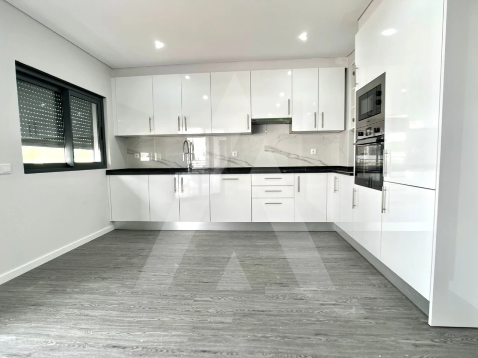 Apartamento T3 para Venda em Quelfes Foto 23