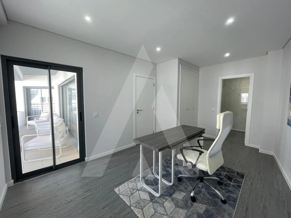 Apartamento T3 para Venda em Quelfes Foto 18