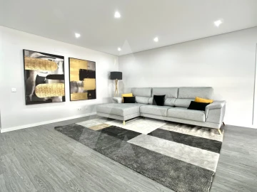 Apartamento T3 para Venda em Quelfes