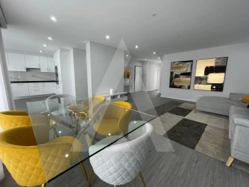 Apartamento T3 para Venda em Quelfes