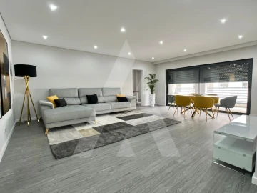 Apartamento T3 para Venda em Quelfes