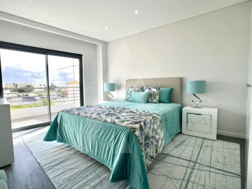 Apartamento T3 para Venda em Quelfes