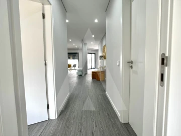 Apartamento T3 para Venda em Quelfes