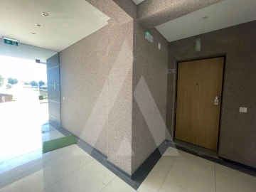 Apartamento T3 para Venda em Quelfes
