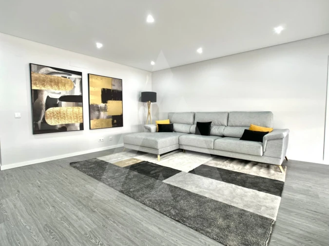 Apartamento T3 para Venda em Quelfes Foto 4