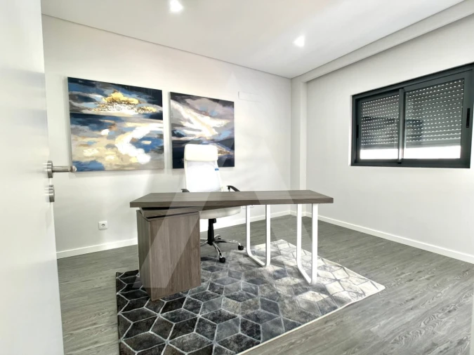 Apartamento T3 para Venda em Quelfes Foto 17