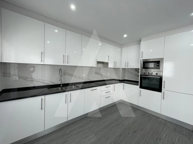Apartamento T3 para Venda em Quelfes Foto 22