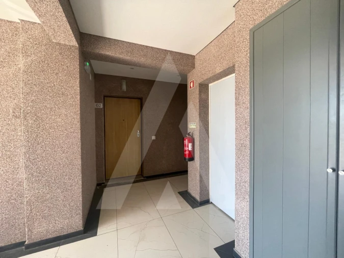 Apartamento T3 para Venda em Quelfes Foto 33