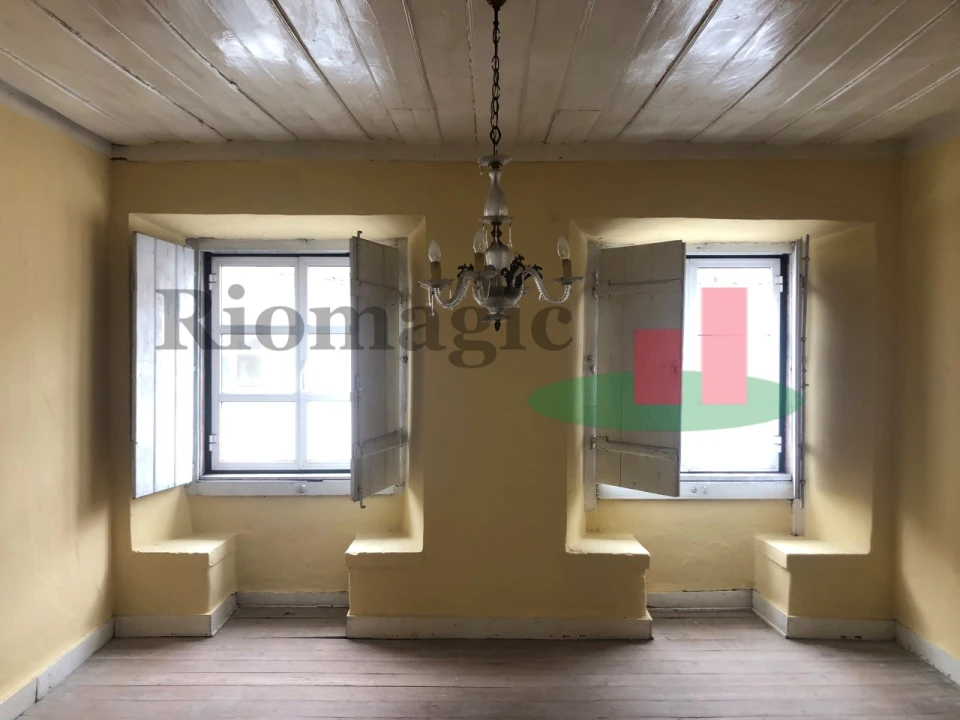 Prédio para Venda em Santo Antão e São Julião do Tojal Foto 1