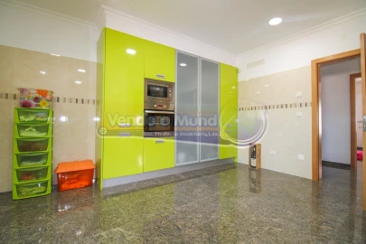 Moradia T4 para Venda em Samora Correia