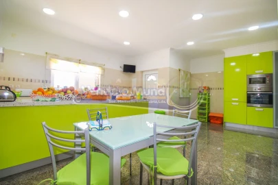 Moradia T4 para Venda em Samora Correia
