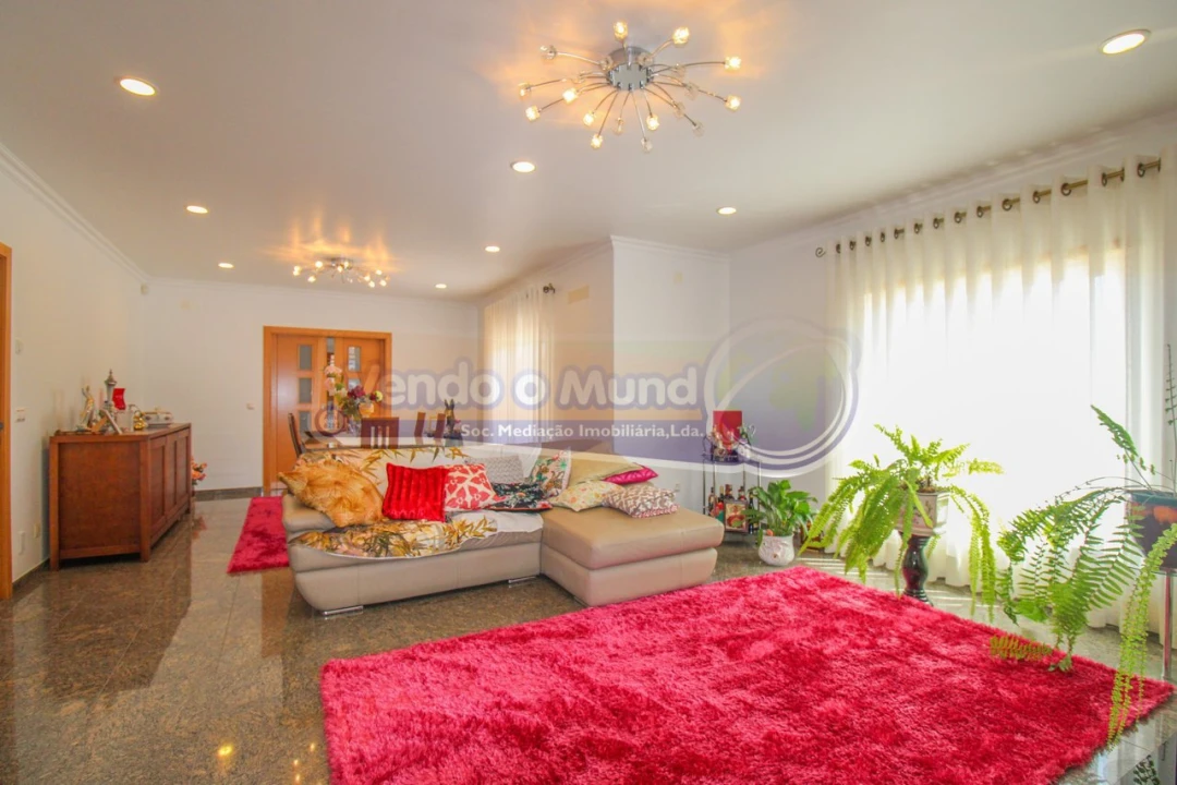 Moradia T4 para Venda em Samora Correia Foto 2