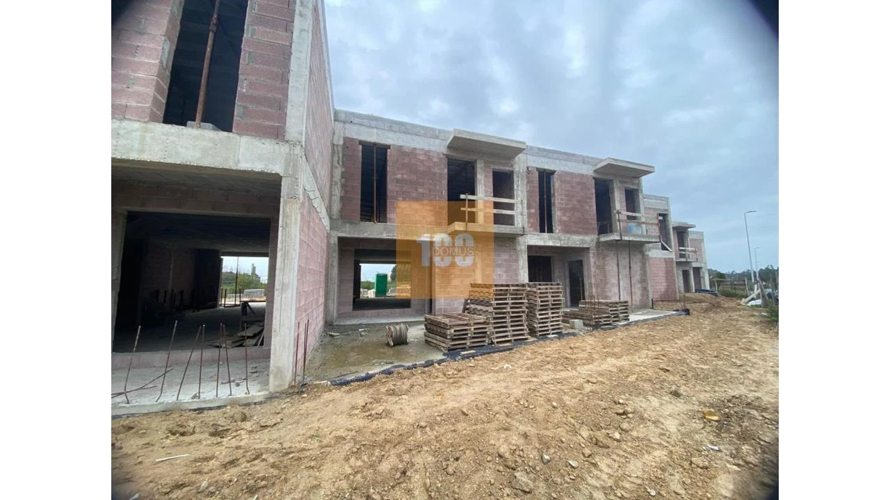 Moradia T3 para Venda em Arvore Foto 13