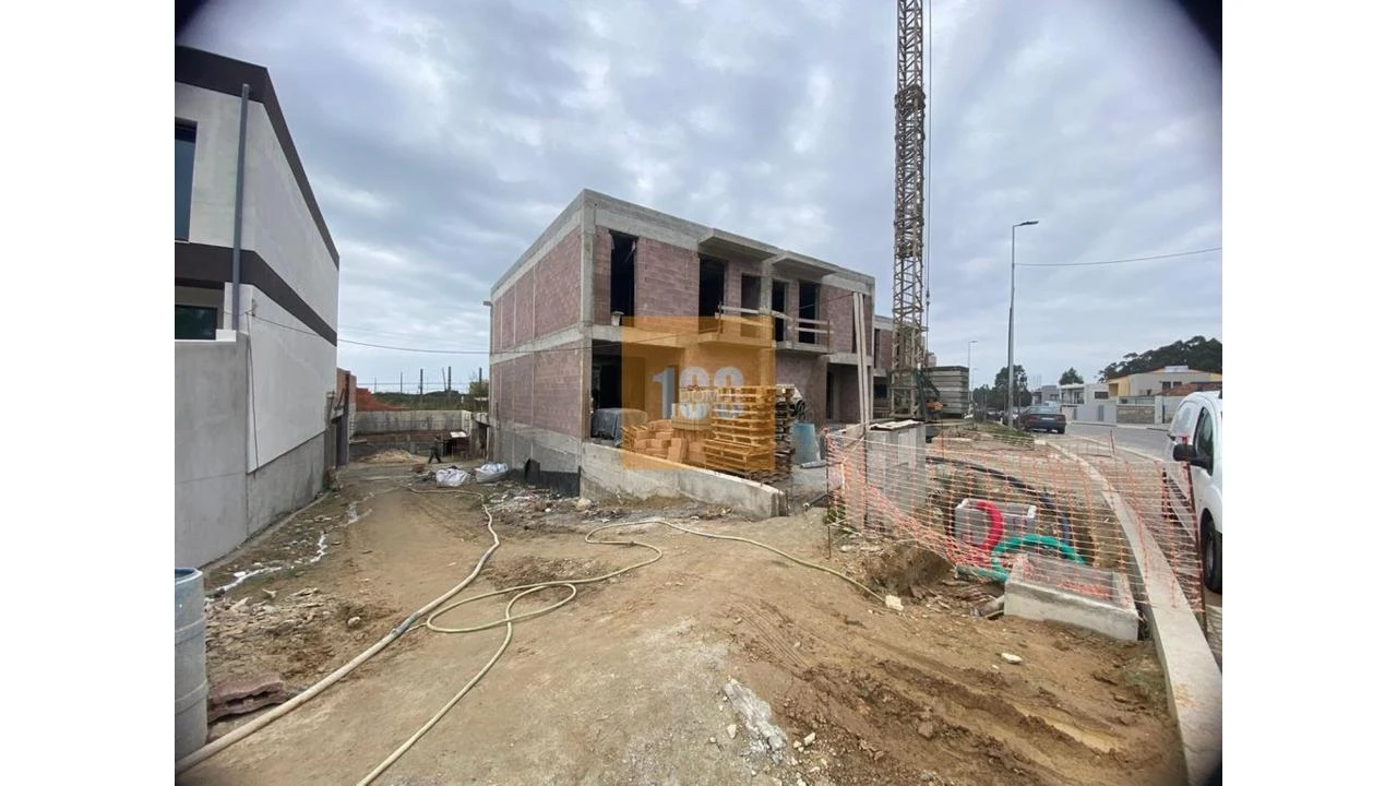 Moradia T3 para Venda em Arvore Foto 17