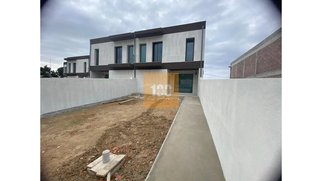 Moradia T3 para Venda em Arvore Foto 25