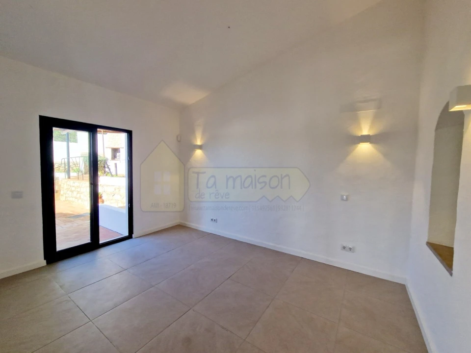 Moradia T3 para Venda em Santa Barbara de Nexe Foto 13