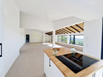 Moradia T3 para Venda em Santa Barbara de Nexe