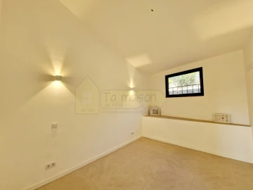 Moradia T3 para Venda em Santa Barbara de Nexe