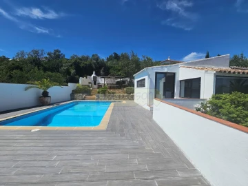 Moradia T3 para Venda em Santa Barbara de Nexe