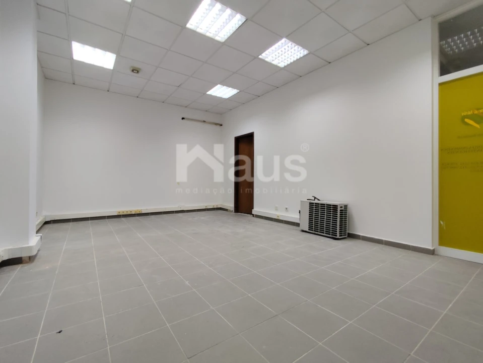 Loja para Venda em Samouco Foto 1