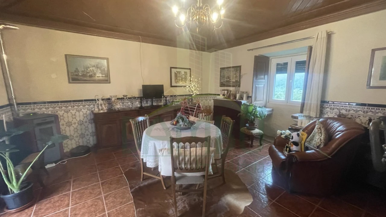 Moradia T6 para Venda em Sapardos Foto 6