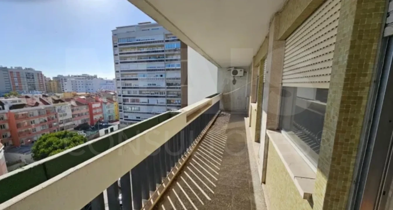 Apartamento T6 para Venda em Alvalade Foto 1