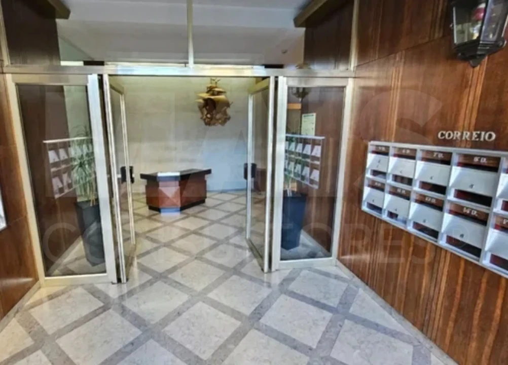 Apartamento T6 para Venda em Alvalade Foto 3
