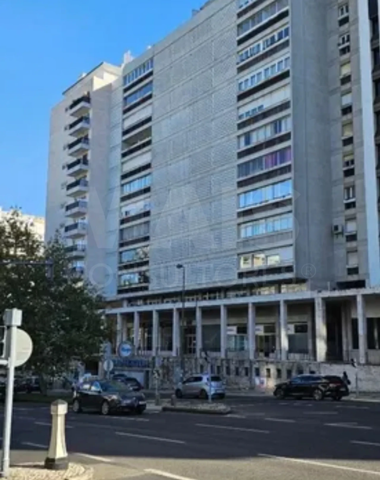 Apartamento T6 para Venda em Alvalade Foto 2
