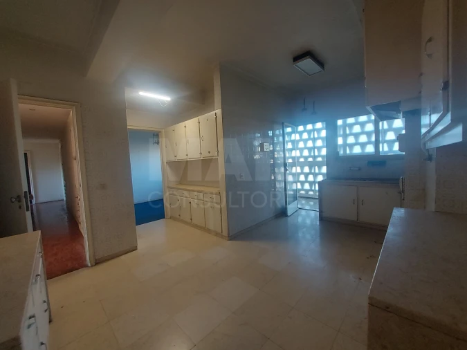 Apartamento T6 para Venda em Alvalade Foto 8