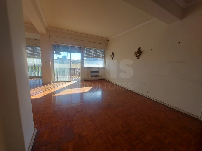 Apartamento T6 para Venda em Alvalade Foto 6