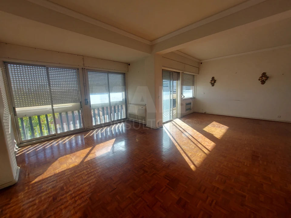 Apartamento T6 para Venda em Alvalade Foto 7
