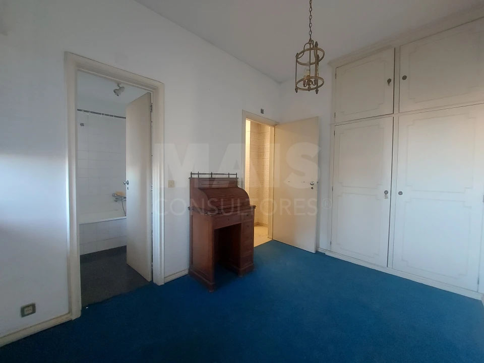 Apartamento T6 para Venda em Alvalade Foto 12