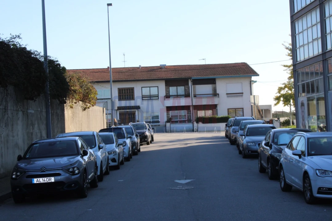 Armazém para Venda em Castêlo da Maia Foto 3