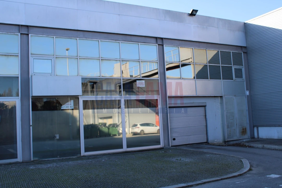 Armazém para Venda em Castêlo da Maia Foto 4