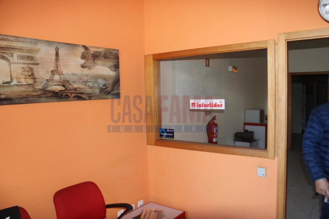 Armazém para Venda em Castêlo da Maia Foto 5