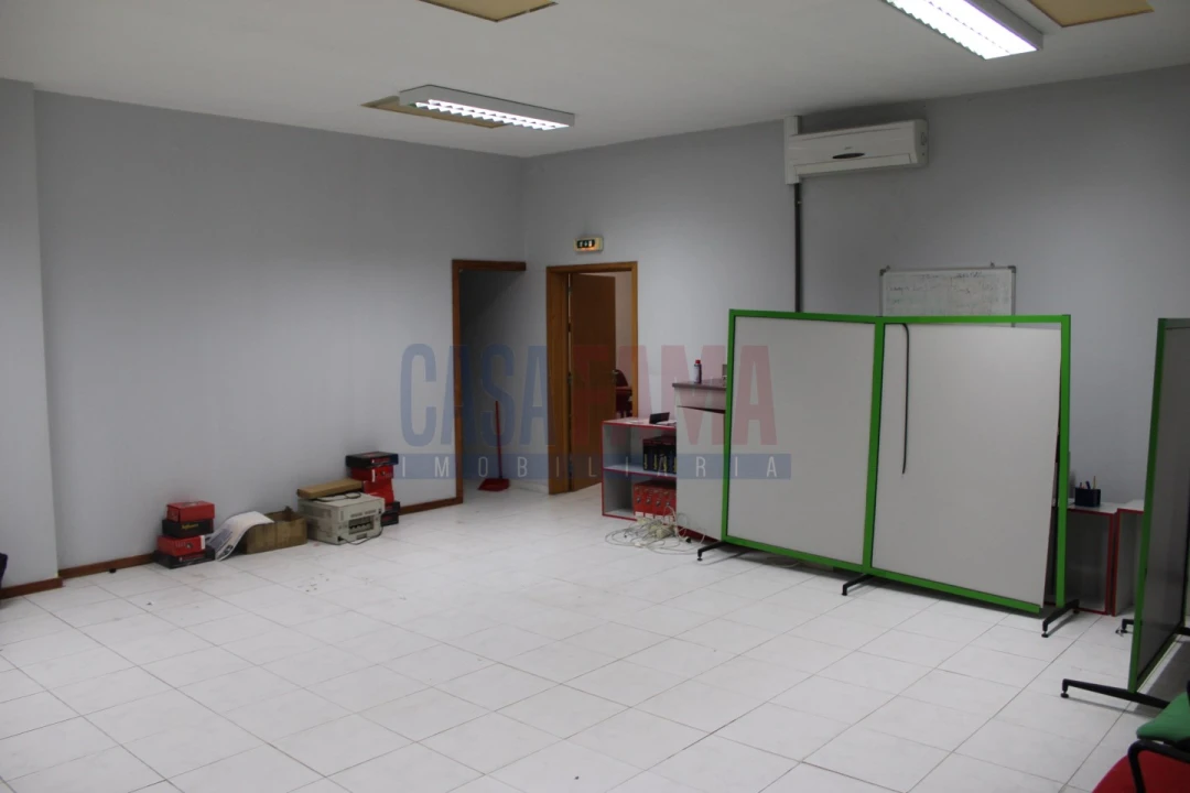 Armazém para Venda em Castêlo da Maia Foto 20
