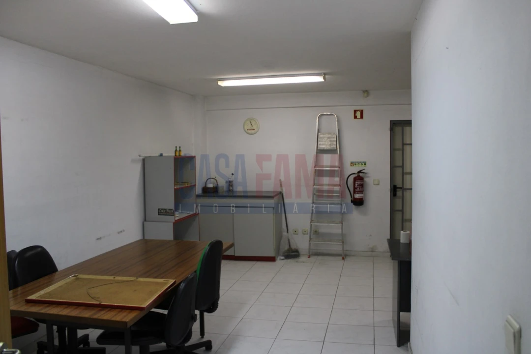 Armazém para Venda em Castêlo da Maia Foto 28
