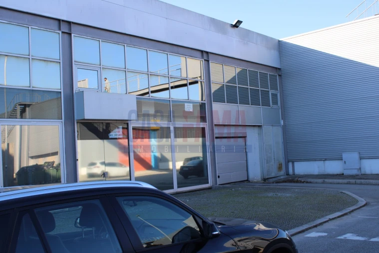 Armazém para Venda em Castêlo da Maia Foto 2