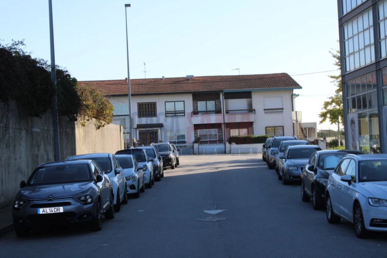 Armazém para Venda em Castêlo da Maia Foto 3
