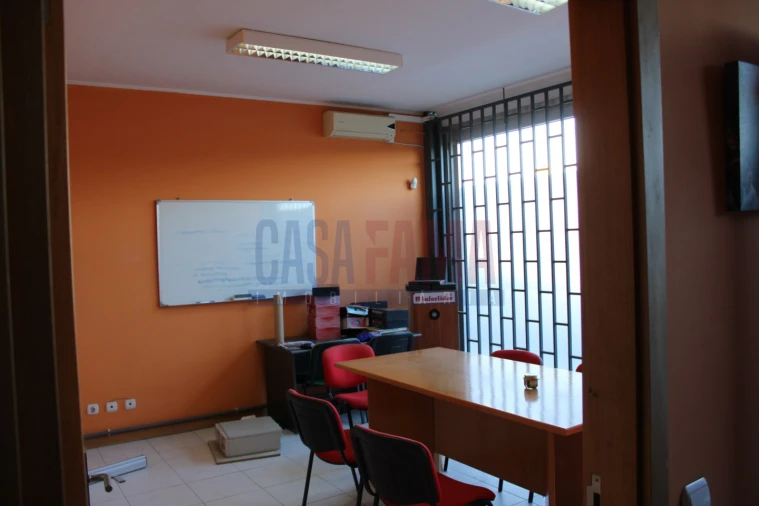 Armazém para Venda em Castêlo da Maia Foto 8