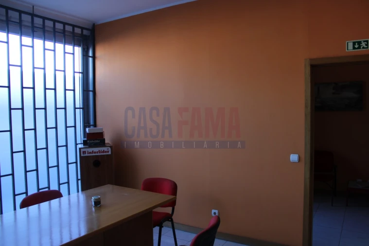 Armazém para Venda em Castêlo da Maia Foto 9