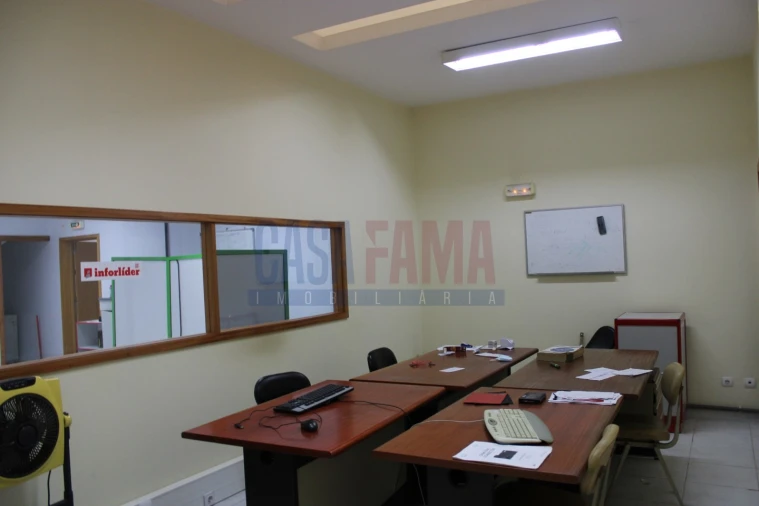 Armazém para Venda em Castêlo da Maia Foto 19