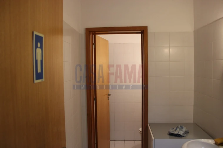 Armazém para Venda em Castêlo da Maia Foto 21